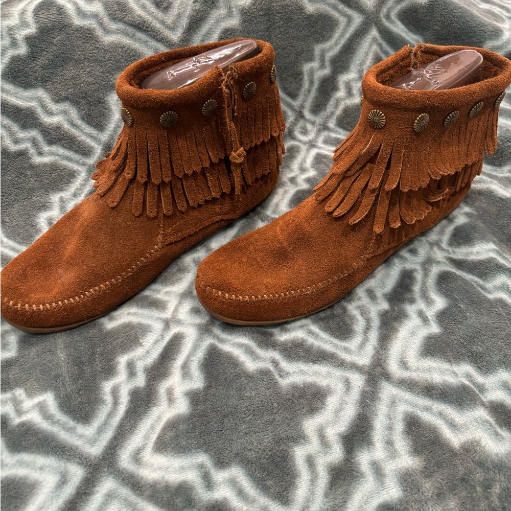 Minnetonka Brown Moccasin Fringe Shoes